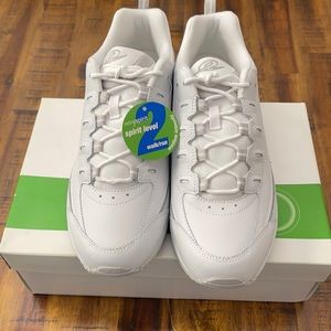 Easy spirit walk/run tennis shoe-White, 7.5 M, NWT